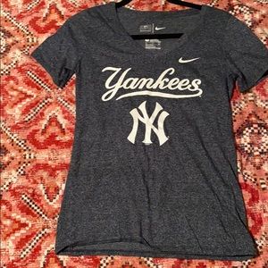Nike Yankees V neck top